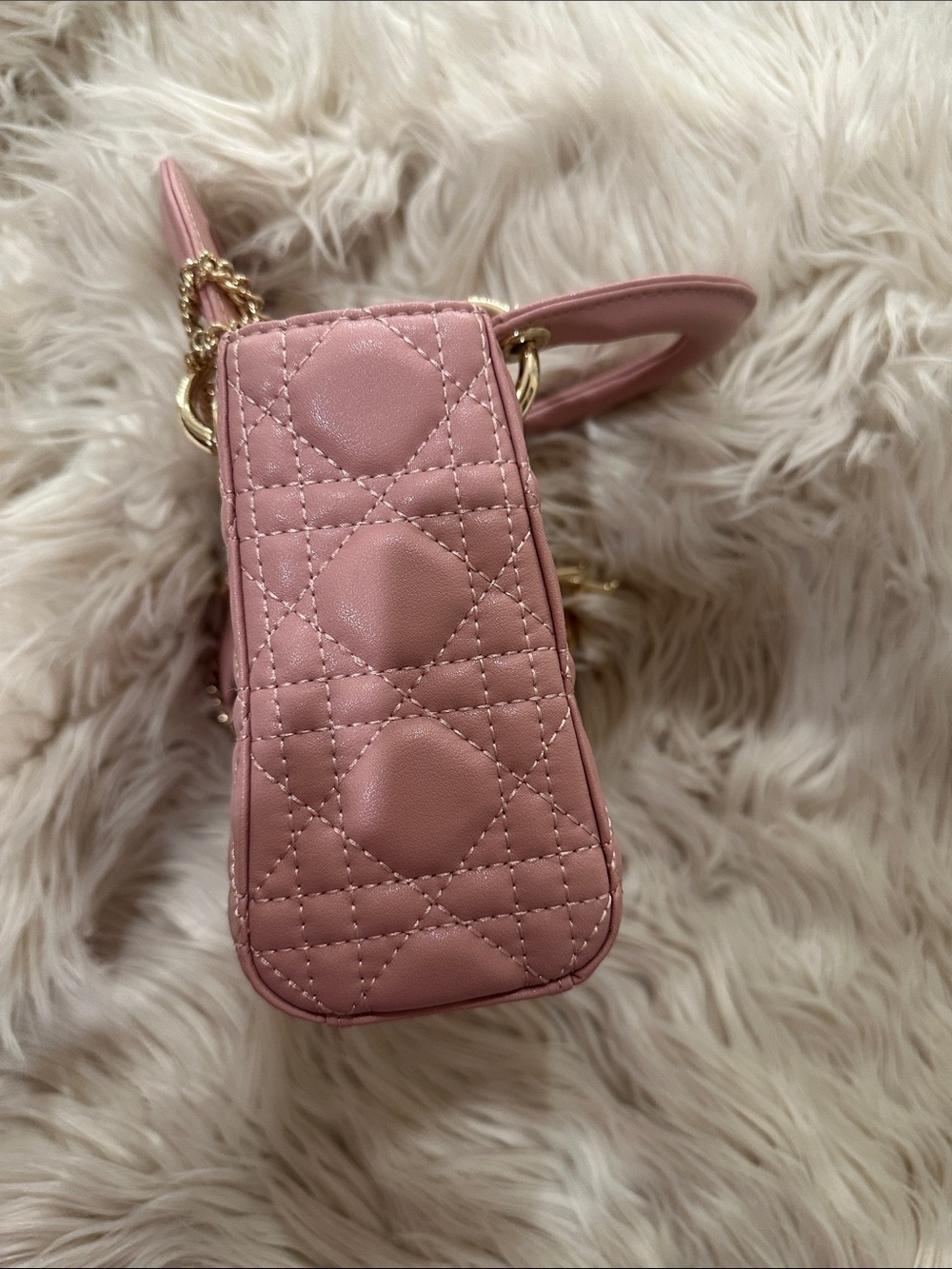 Elegant Quilted Pink Shoulder Bag with Gold Chain - Picture 7 of 7